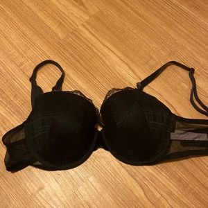 Black VS bra with adjustable straps!